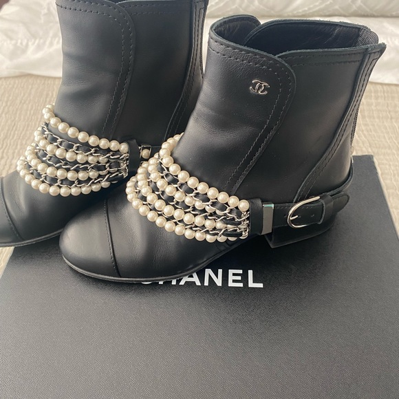 Authentic Chanel boots perfect condition - Picture 7 of 11